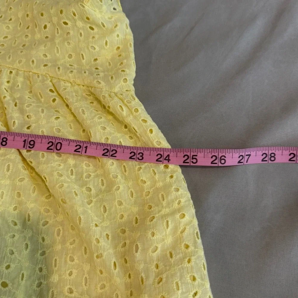 N/A sleeveless eyelet